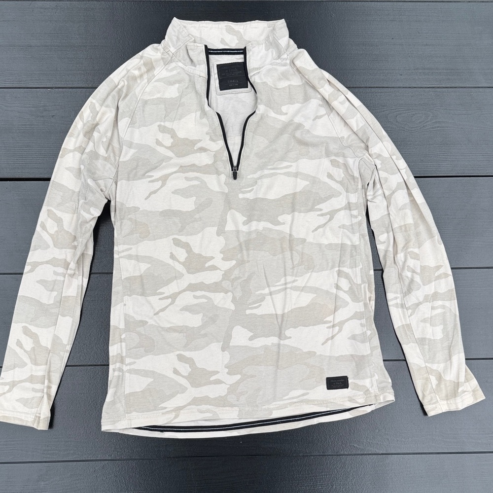 Abercrombie & Fitch Light Gray Camouflage Pullover